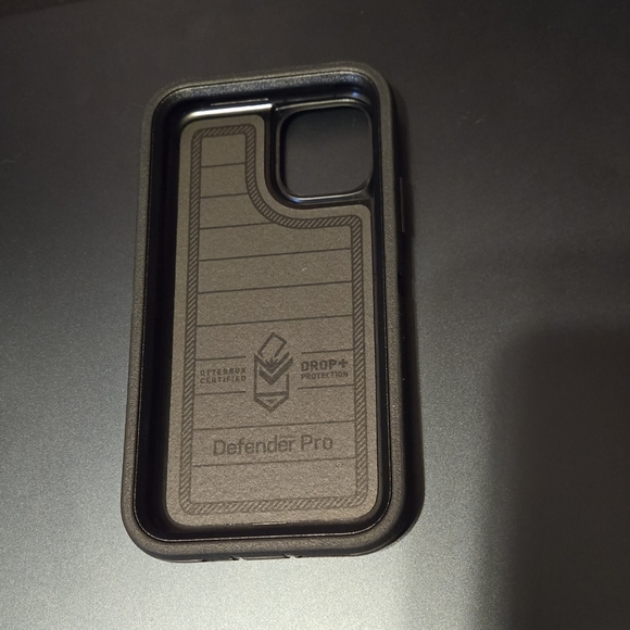 Iphone 11 Otterbox Defender Pro With Clip - Picture 3 of 7